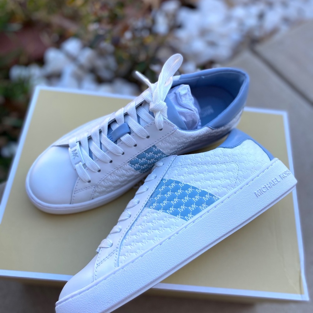Michael Kors Sneaker Shoes - Picture 4 of 5